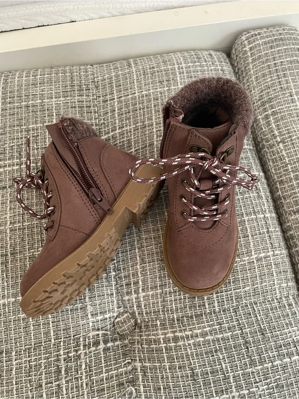 Old Navy Kids Lace-Up Boots in Dusty Rose